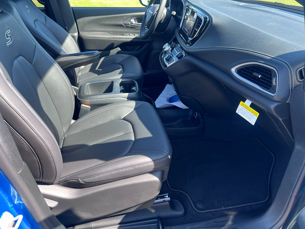 New 2026 Chrysler Pacifica Select w/ S Appearance Package FWD image 14