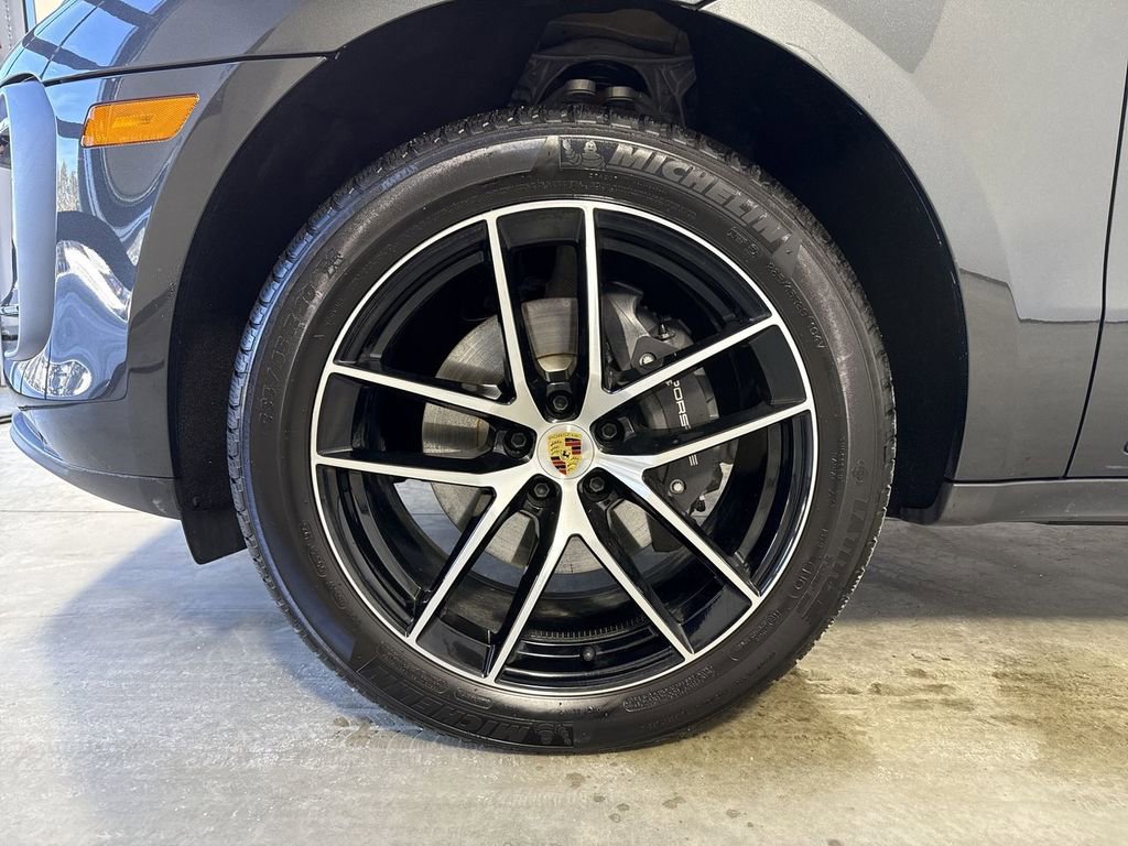 Certified 2025 Porsche Macan image 13