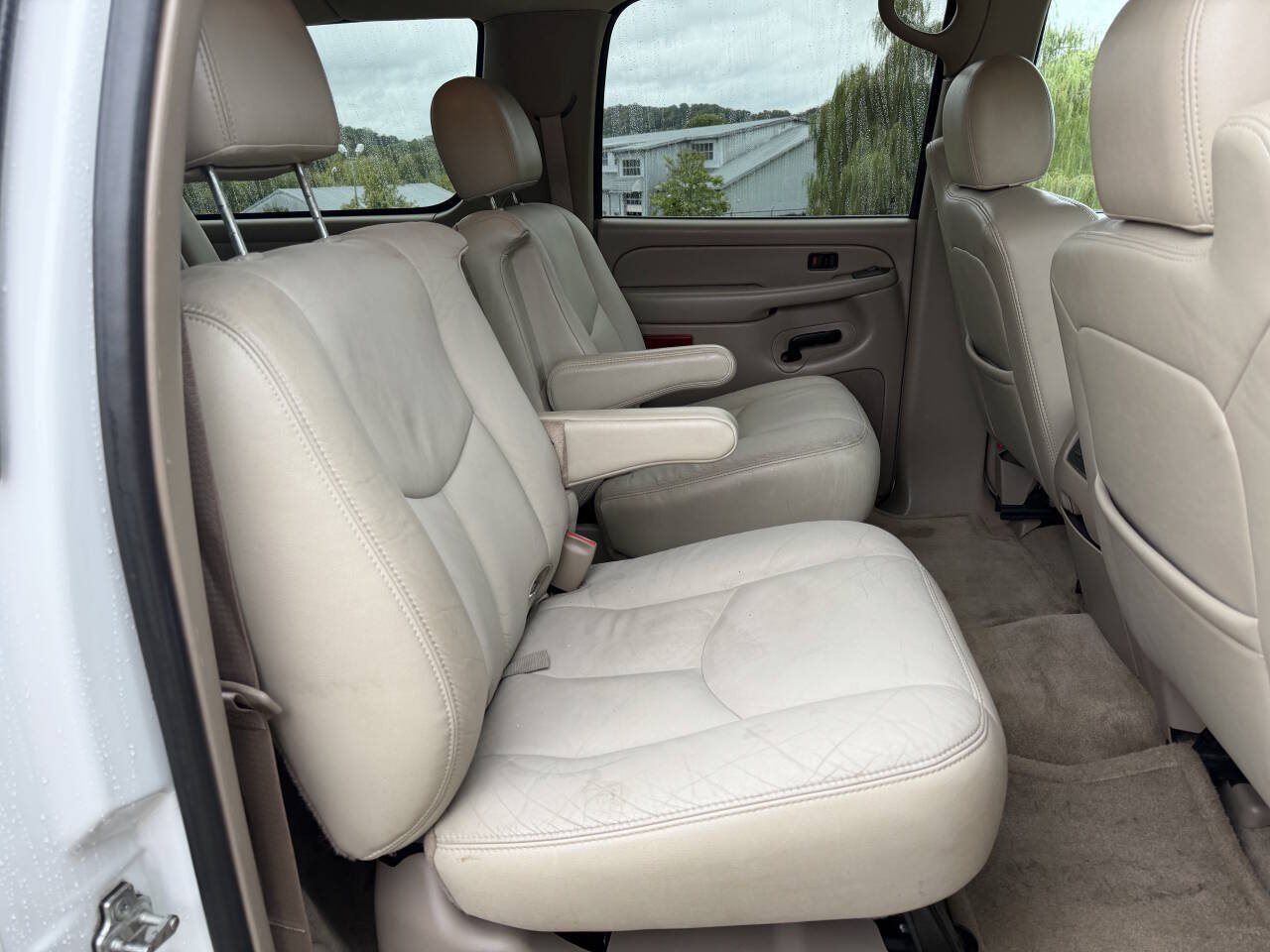 Used 2004 Chevrolet Suburban 2500 LT w/ Preferred Equipment Group AWD/4WD image 33