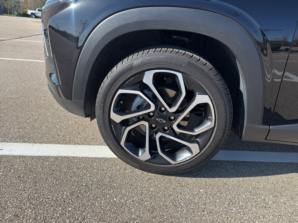 Used 2025 Chevrolet Trax RS w/ Sunroof Package image 9