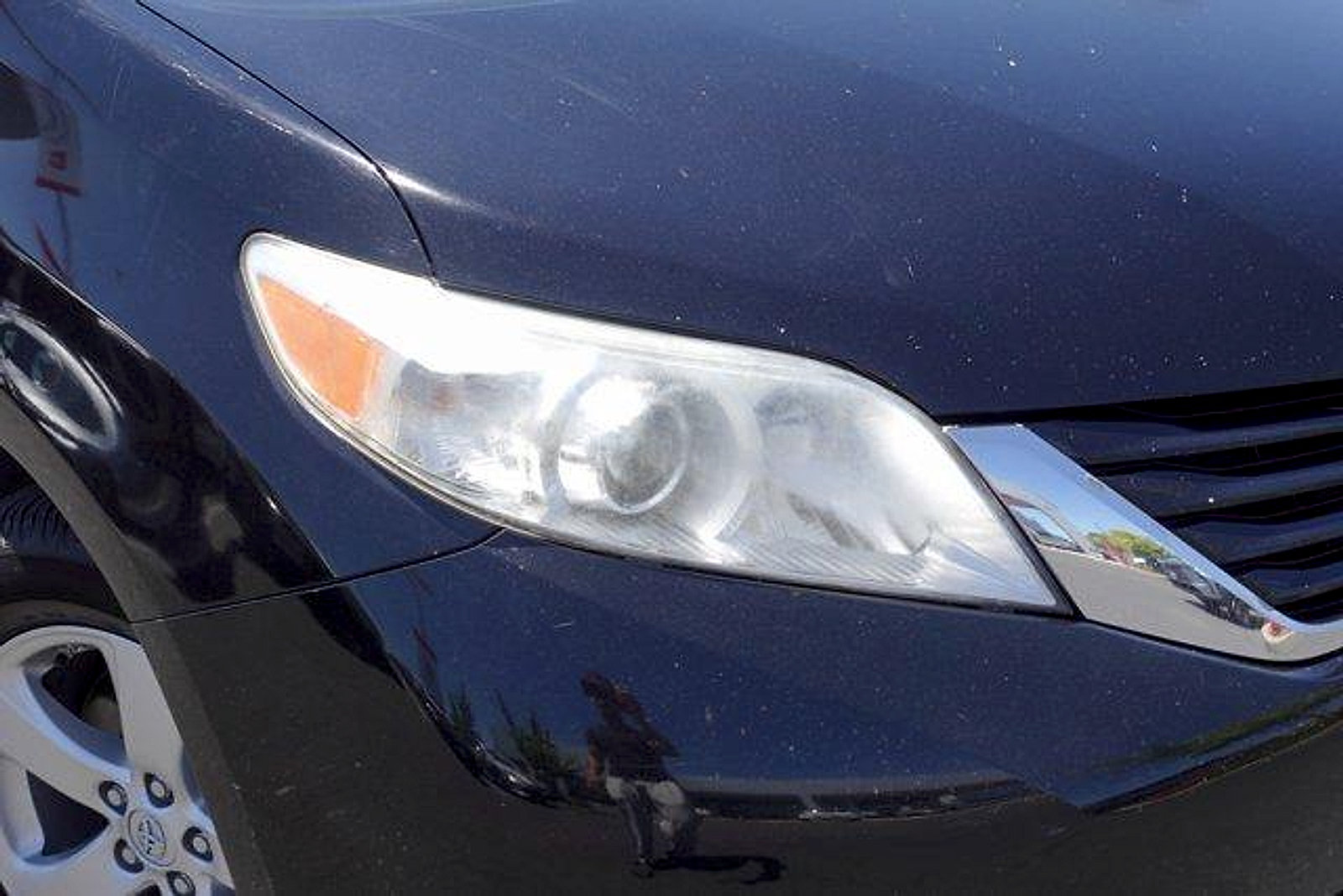 Used 2015 Toyota Sienna LE FWD image 2