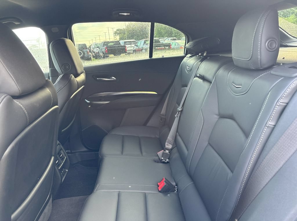 Used 2023 Cadillac XT4 Luxury w/ Cold Weather Package FWD image 15