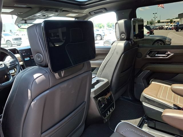 Used 2025 GMC Yukon XL Denali Ultimate AWD/4WD image 8