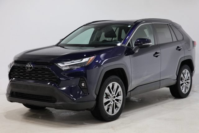 Used 2022 Toyota RAV4 XLE Premium AWD/4WD image 3