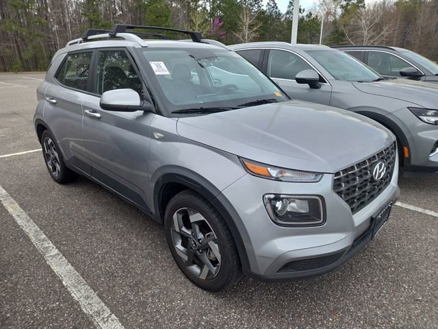 Used 2025 Hyundai Venue SEL FWD image 1