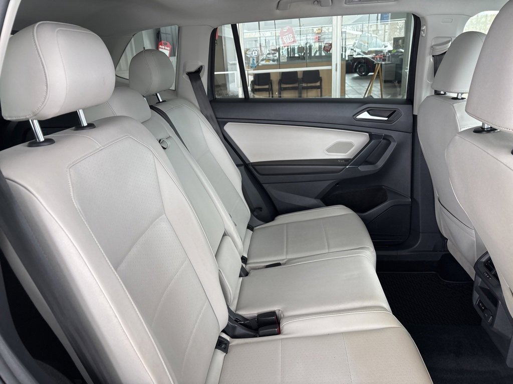 Used 2020 Volkswagen Tiguan SEL image 28