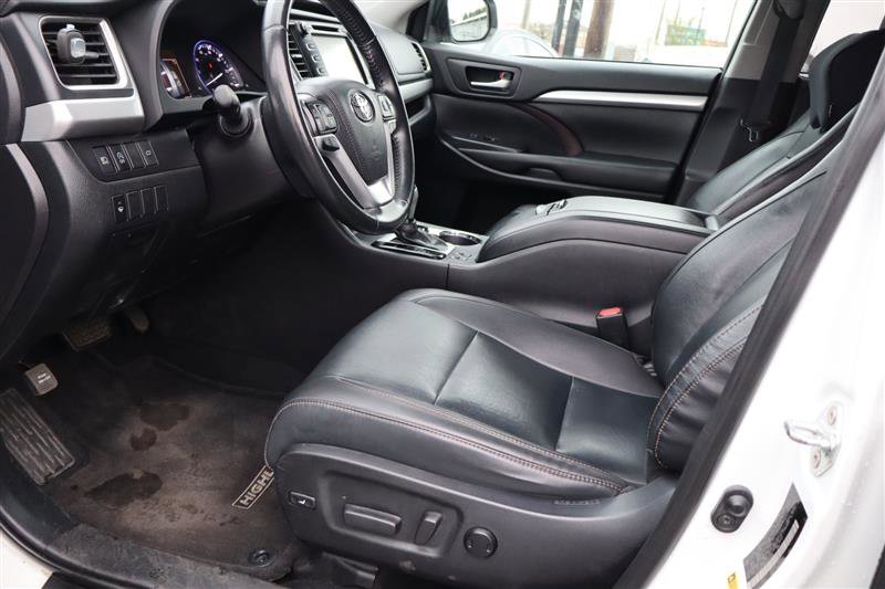 Used 2019 Toyota Highlander AWD V6 image 12