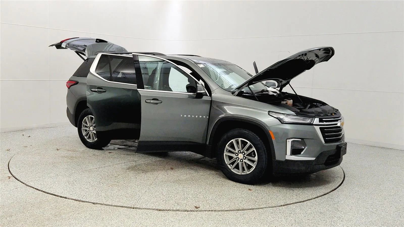 Used 2023 Chevrolet Traverse LT image 9