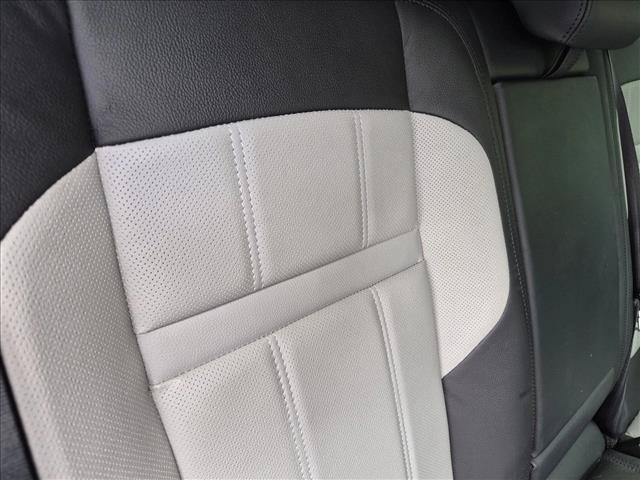 Used 2023 Land Rover Range Rover Evoque R-Dynamic S AWD/4WD image 17