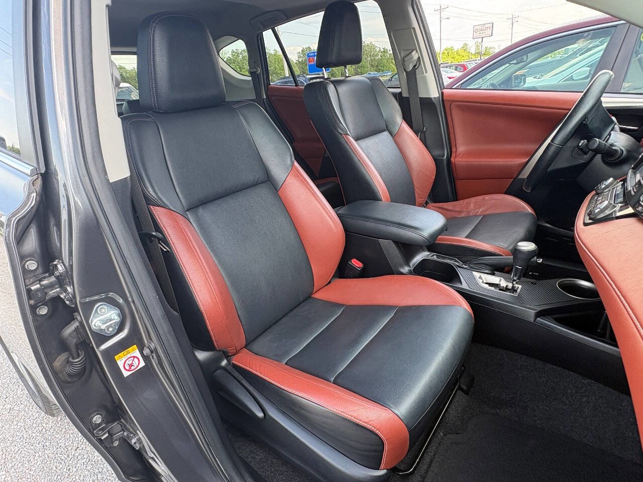 Used 2013 Toyota RAV4 Limited AWD/4WD image 23