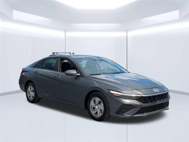 Used 2025 Hyundai Elantra SE FWD image 8