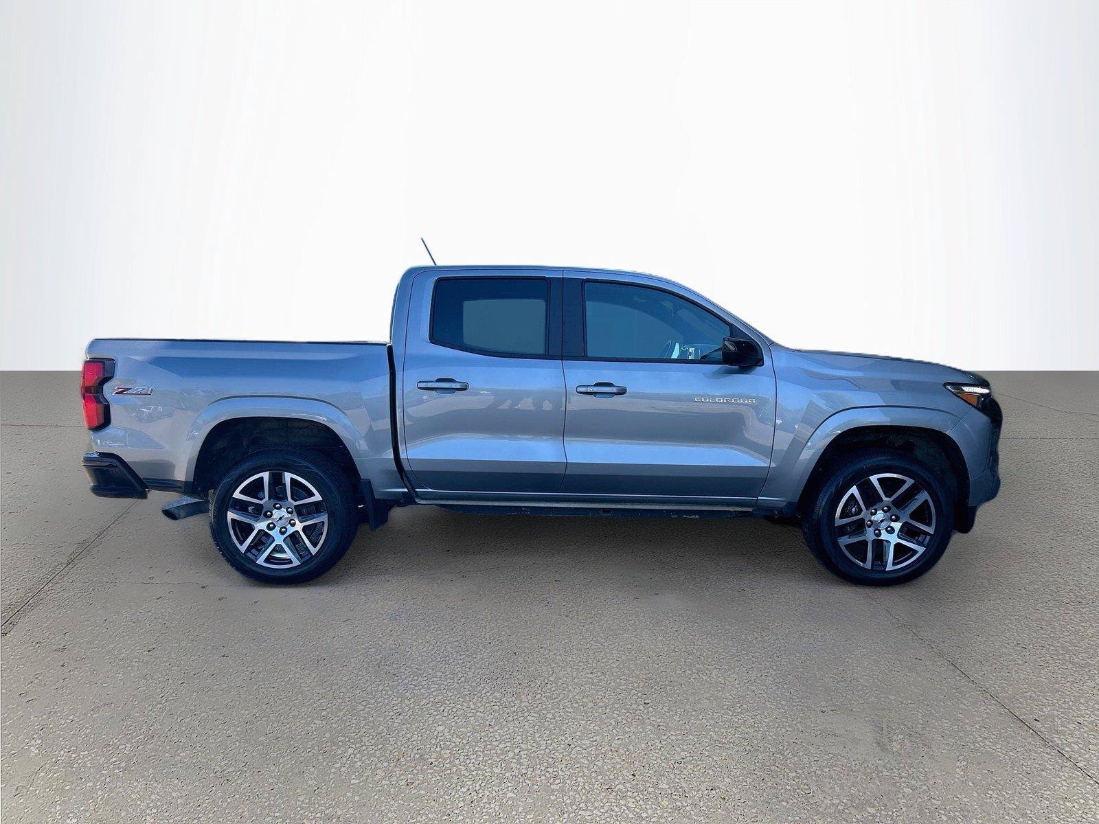 Used 2023 Chevrolet Colorado Z71 w/ Z71 Convenience Package 2 AWD/4WD image 3