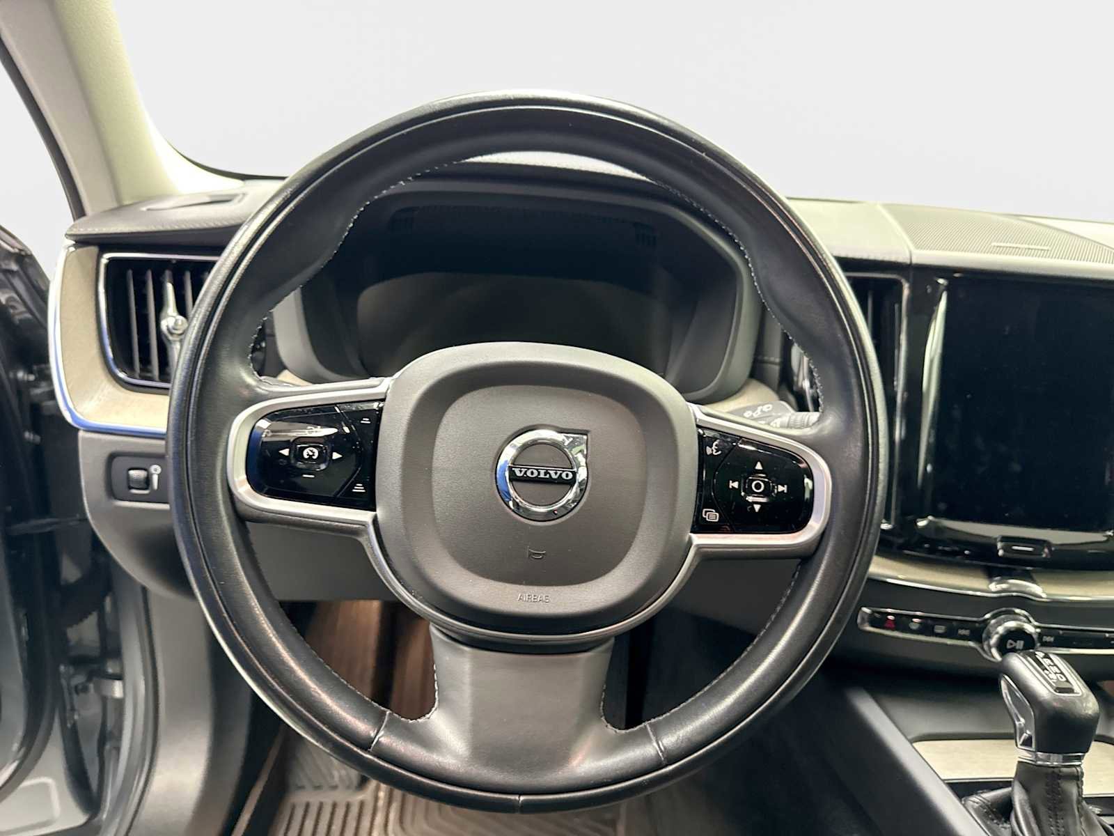 Used 2021 Volvo XC60 T5 Inscription w/ Climate Package image 17