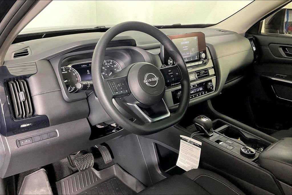 Certified 2025 Nissan Pathfinder S AWD/4WD image 17