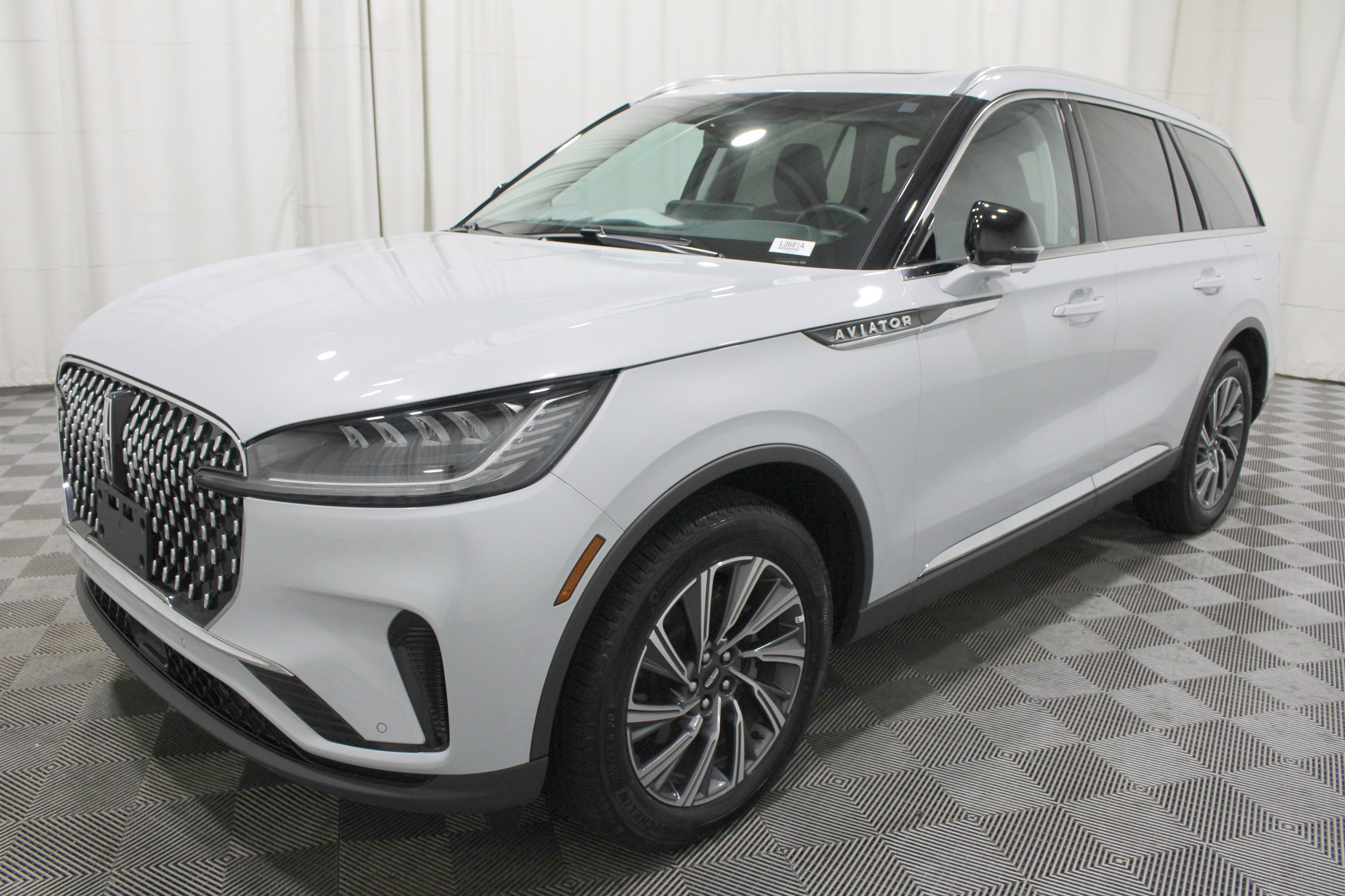 Used 2025 Lincoln Aviator AWD image 33