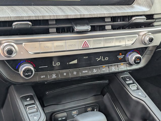 Used 2024 Kia Telluride EX w/ EX Captain's Chair Package image 28