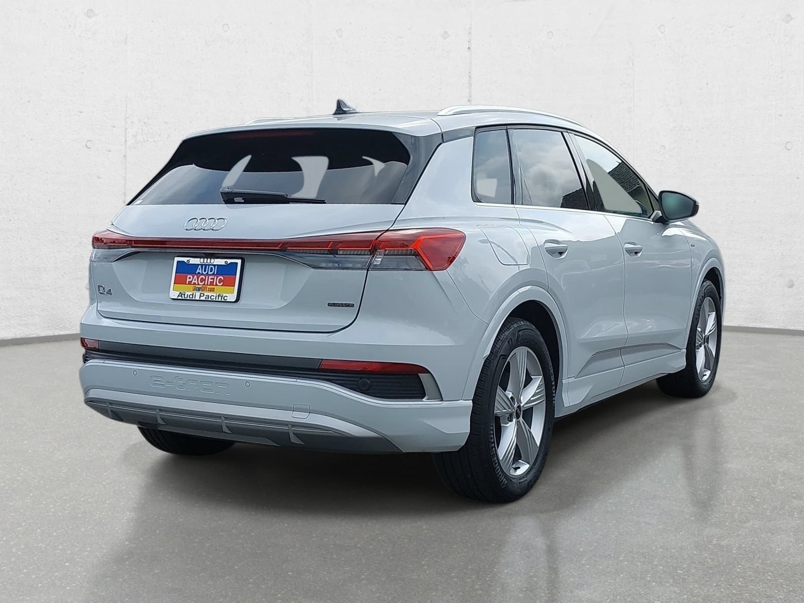 Used 2025 Audi Q4 e-tron Premium w/ Convenience Package AWD/4WD image 5