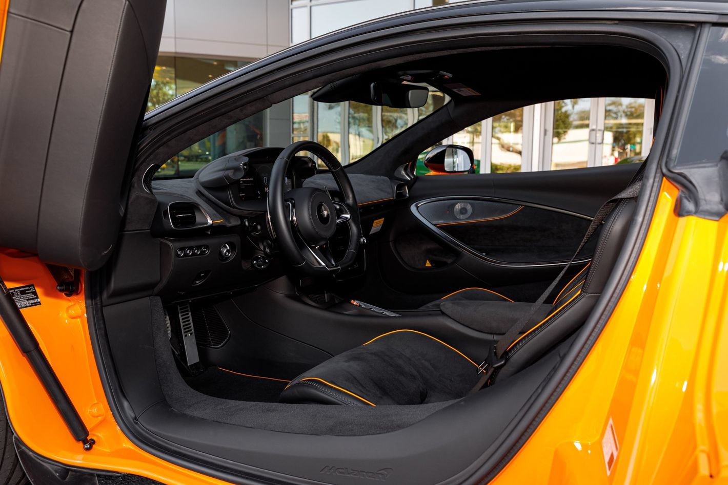 Used 2025 McLaren Artura RWD image 49