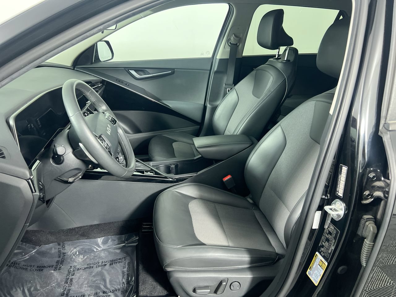Certified 2025 Kia Niro EX Touring FWD image 14