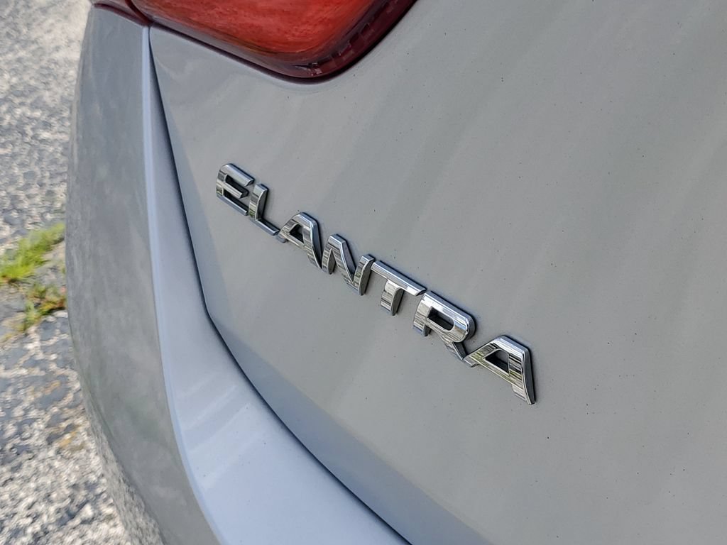 Used 2017 Hyundai Elantra GT FWD image 7