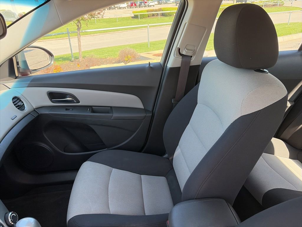 Used 2016 Chevrolet Cruze LS FWD image 40