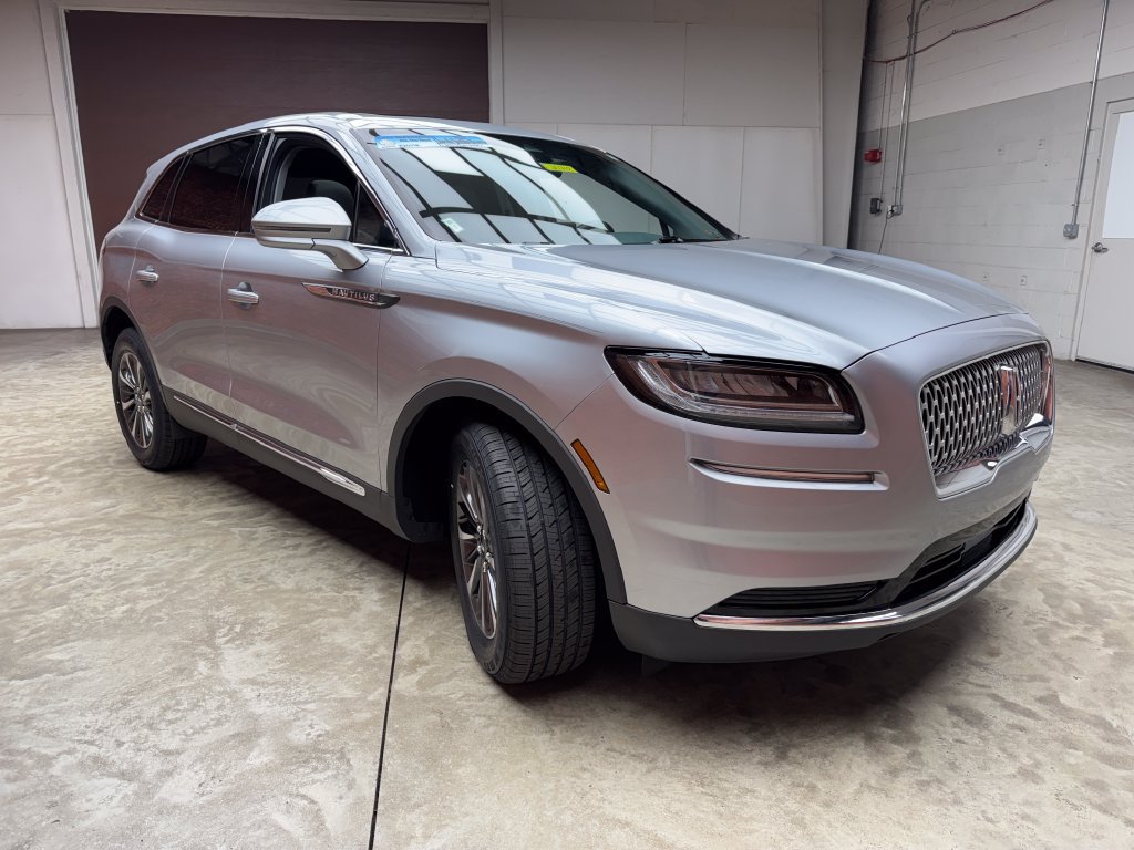 Used 2023 Lincoln Nautilus Reserve AWD/4WD image 7
