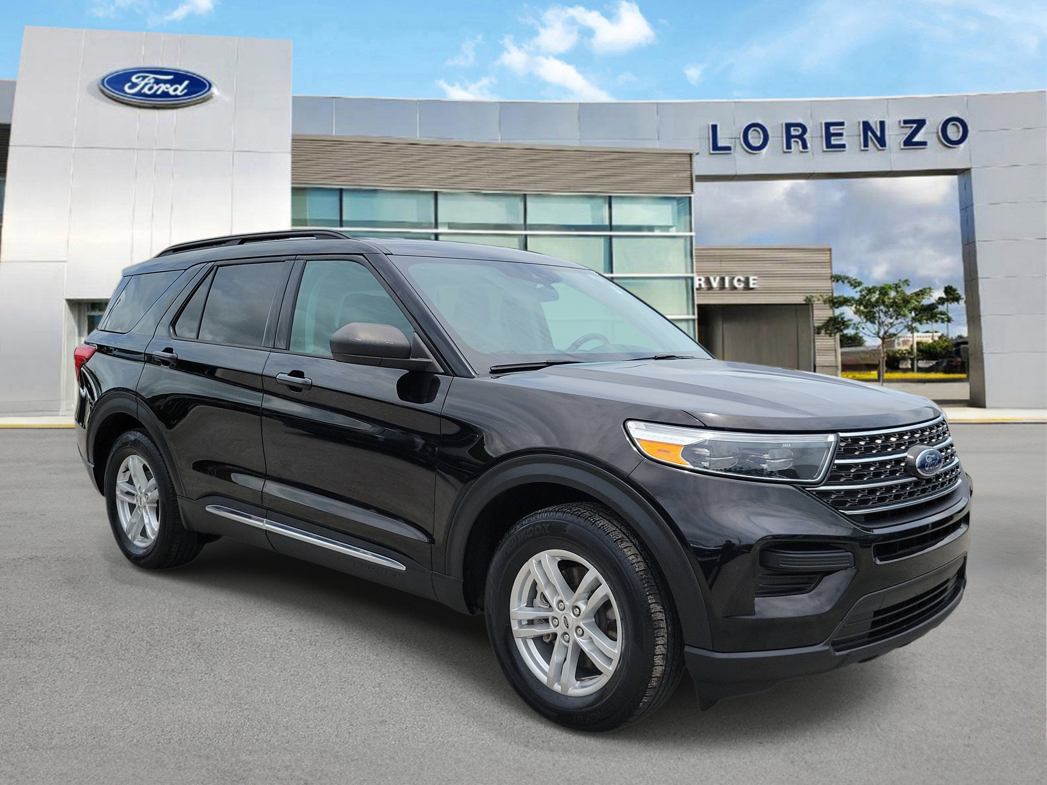Used 2023 Ford Explorer XLT RWD image 3