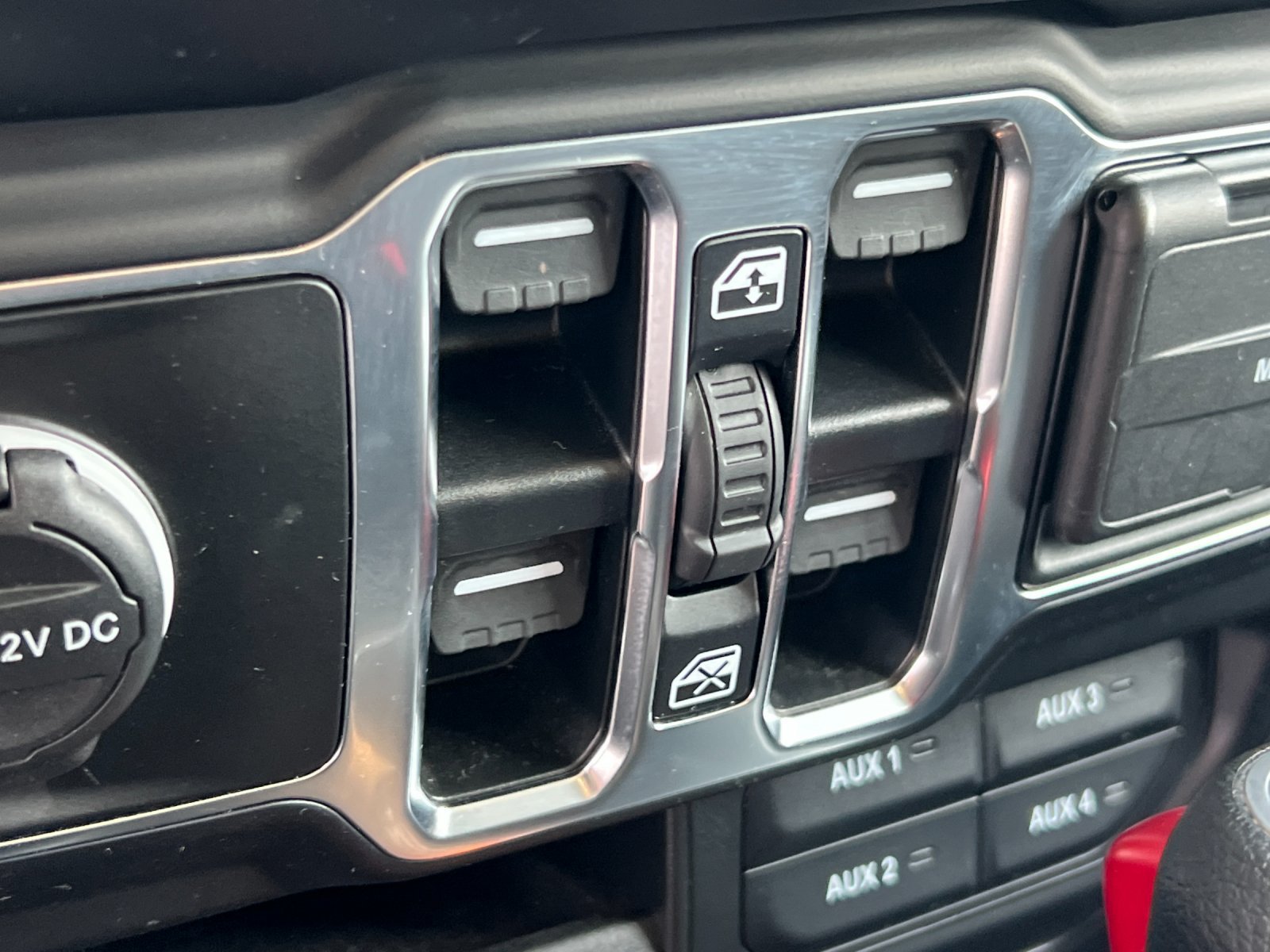 Used 2023 Jeep Wrangler Unlimited w/ Cold Weather Group AWD/4WD image 12