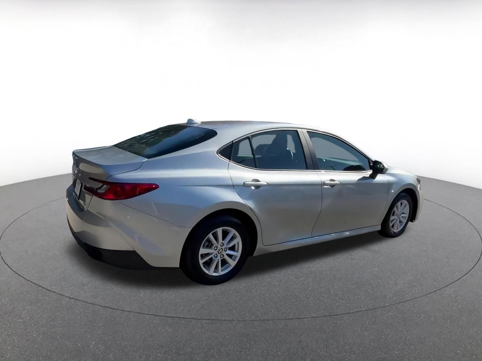 Used 2025 Toyota Camry LE image 14