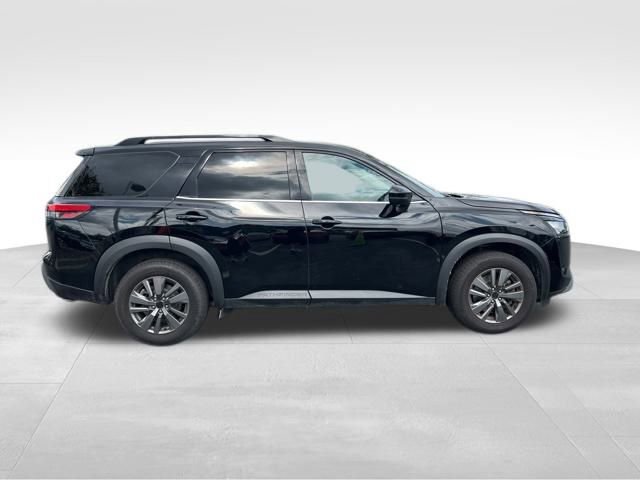 Used 2024 Nissan Pathfinder SV image 8