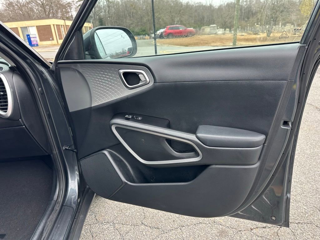 Used 2023 Kia Soul LX w/ LX Technology Package image 16