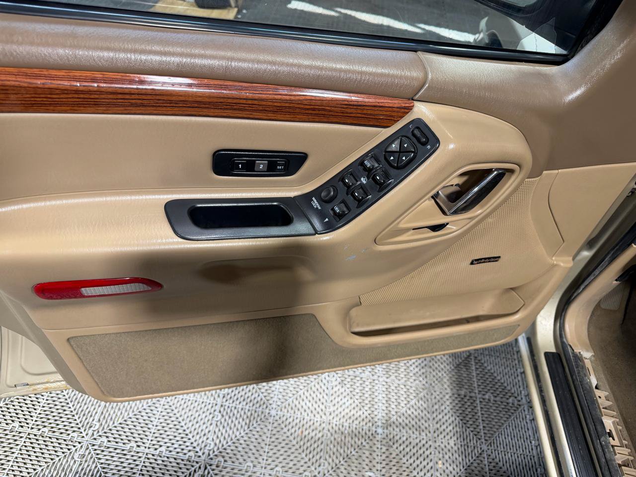 Used 1999 Jeep Grand Cherokee Limited AWD/4WD image 23