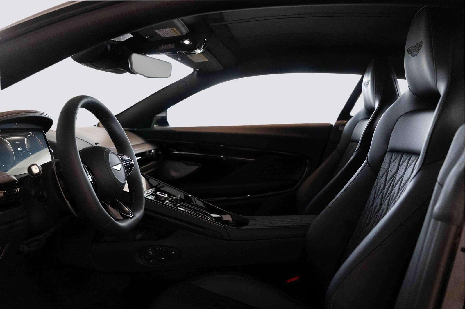 Used 2025 Aston Martin DB12 Coupe RWD image 28