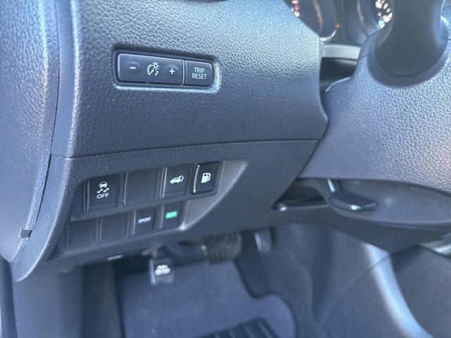 Used 2018 Nissan Rogue SV image 25