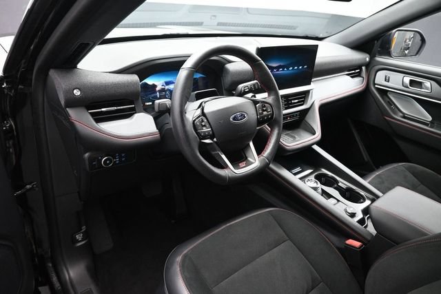Certified 2025 Ford Explorer ST AWD/4WD image 9