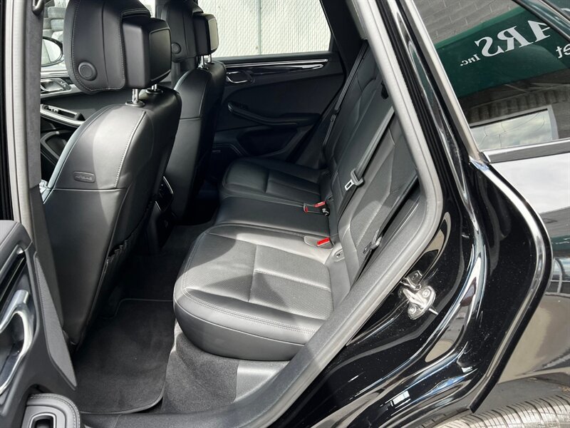 Used 2017 Porsche Macan Turbo AWD/4WD image 19
