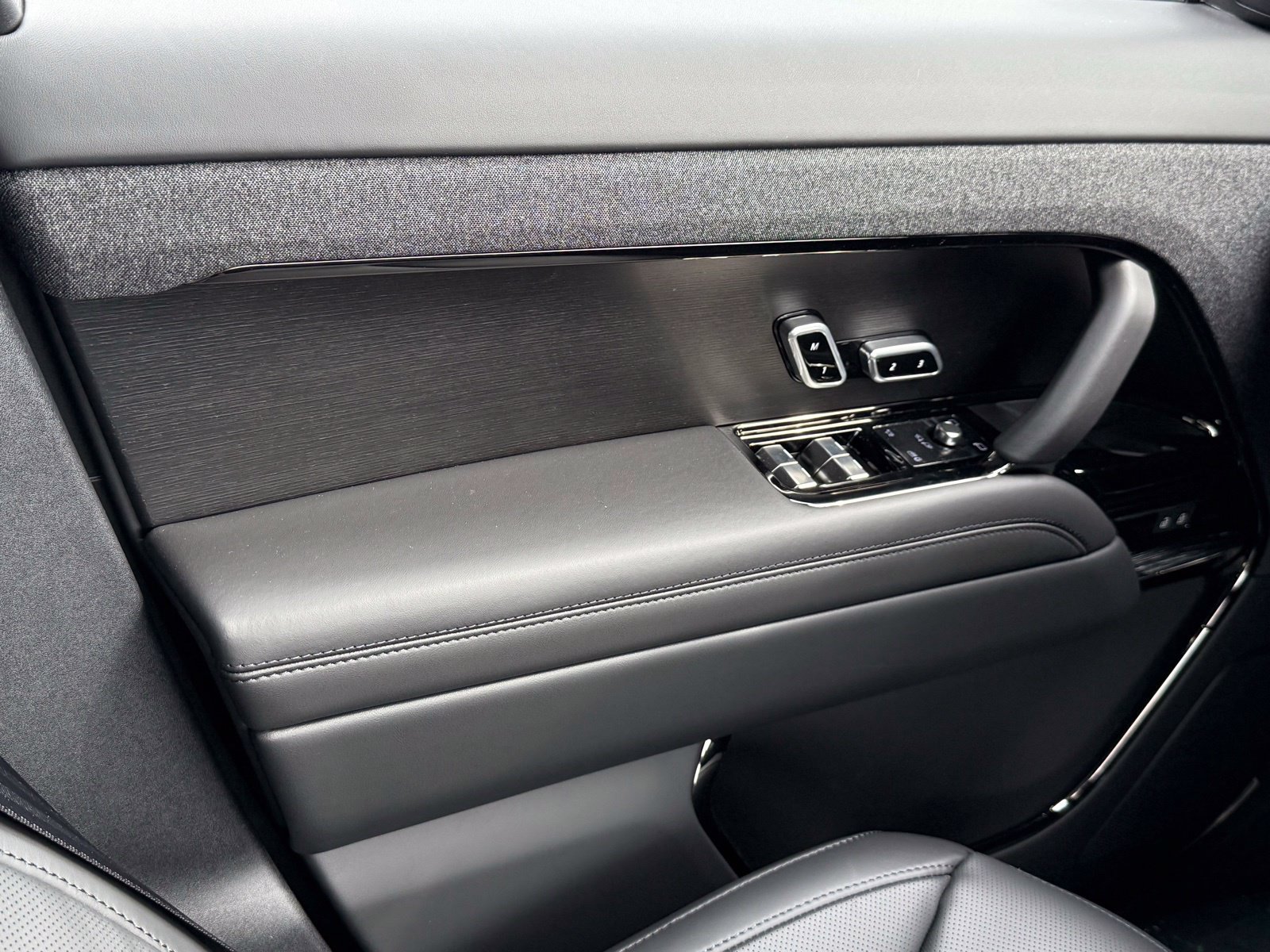 New 2026 Land Rover Range Rover Sport SE AWD/4WD image 36