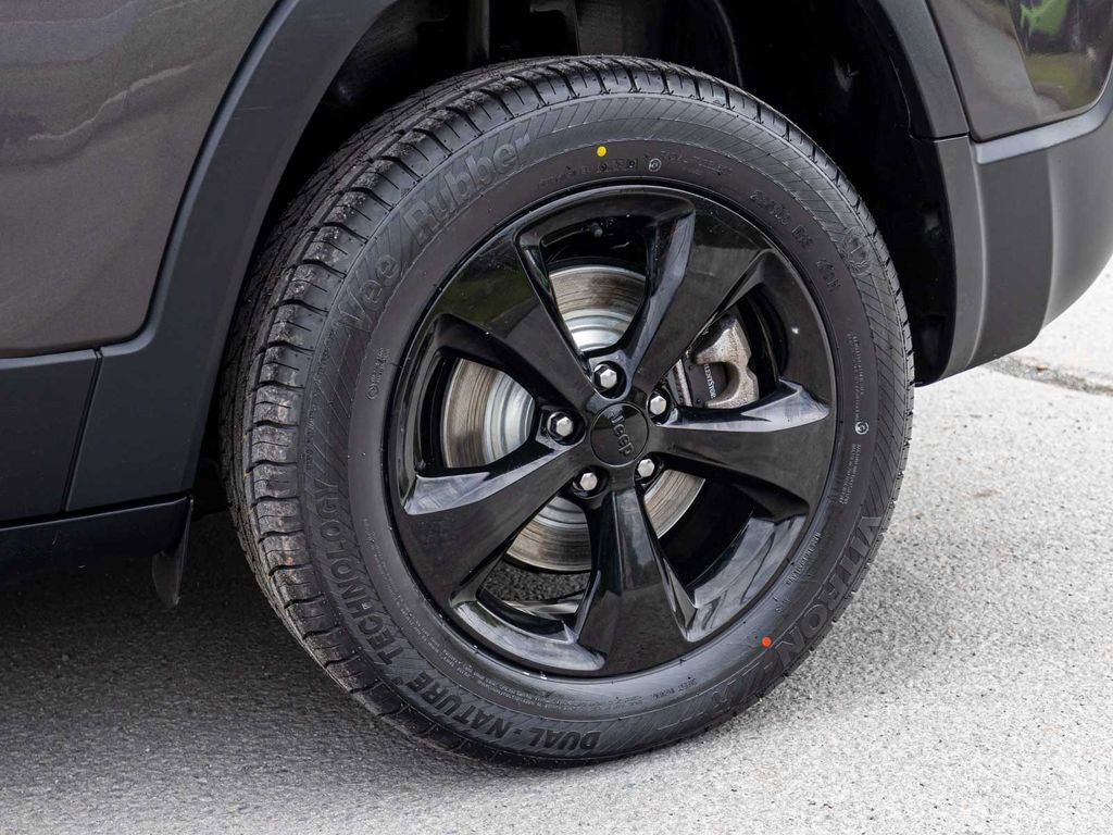 Used 2021 Jeep Cherokee Latitude Plus w/ Sun & Sound Group AWD/4WD image 8