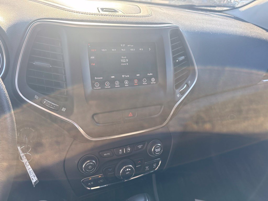 Used 2020 Jeep Cherokee Latitude FWD image 35