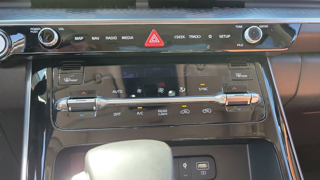 Used 2023 Kia Carnival SX Prestige image 23