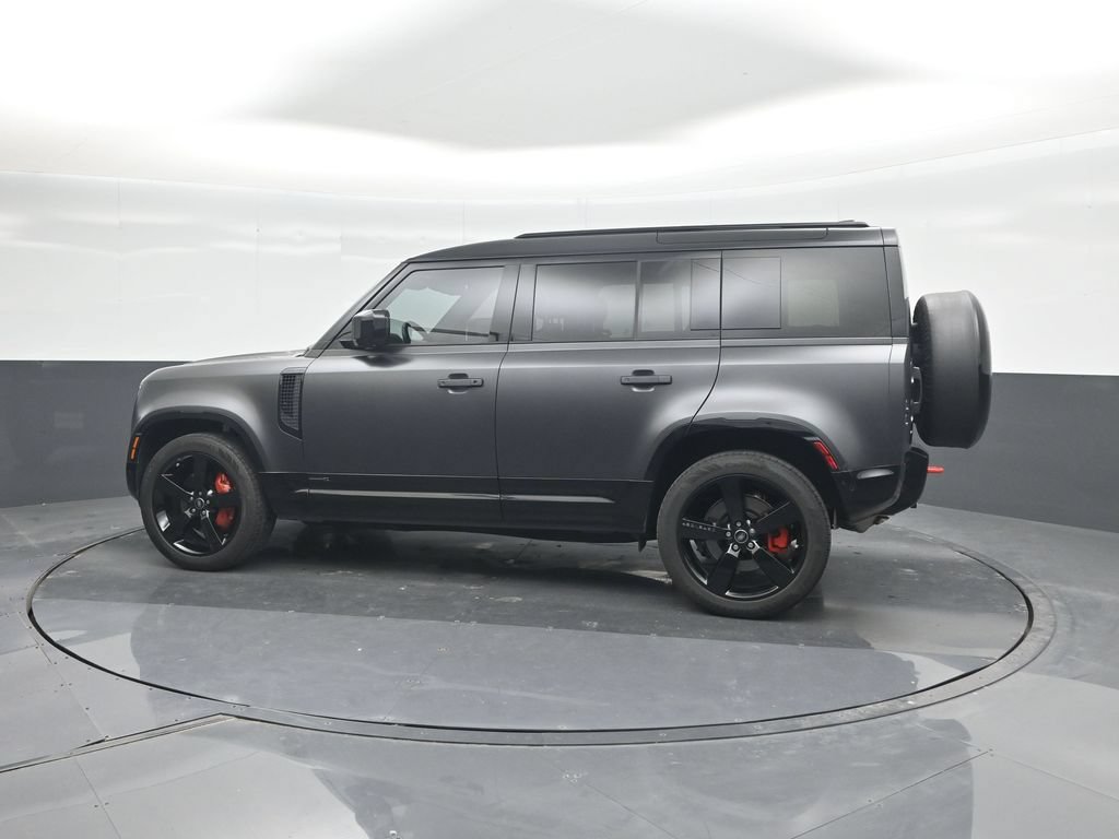 Used 2025 Land Rover Defender 110 X AWD/4WD image 28