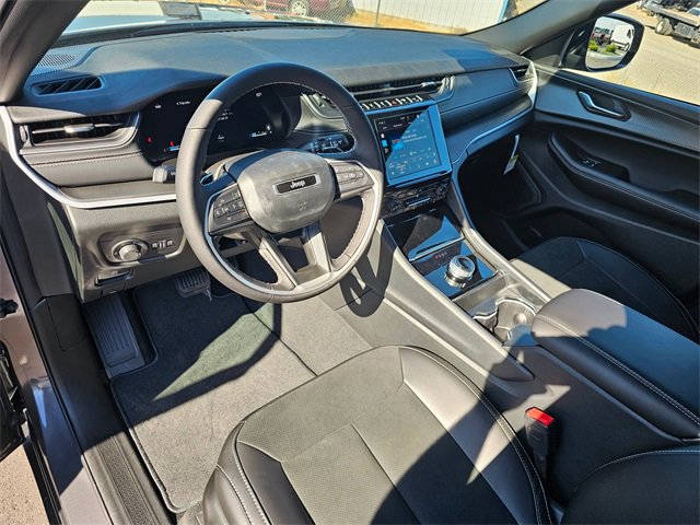 New 2025 Jeep Grand Cherokee Altitude image 2