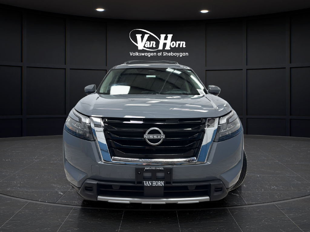 Used 2025 Nissan Pathfinder Platinum w/ Cargo Package AWD/4WD image 2