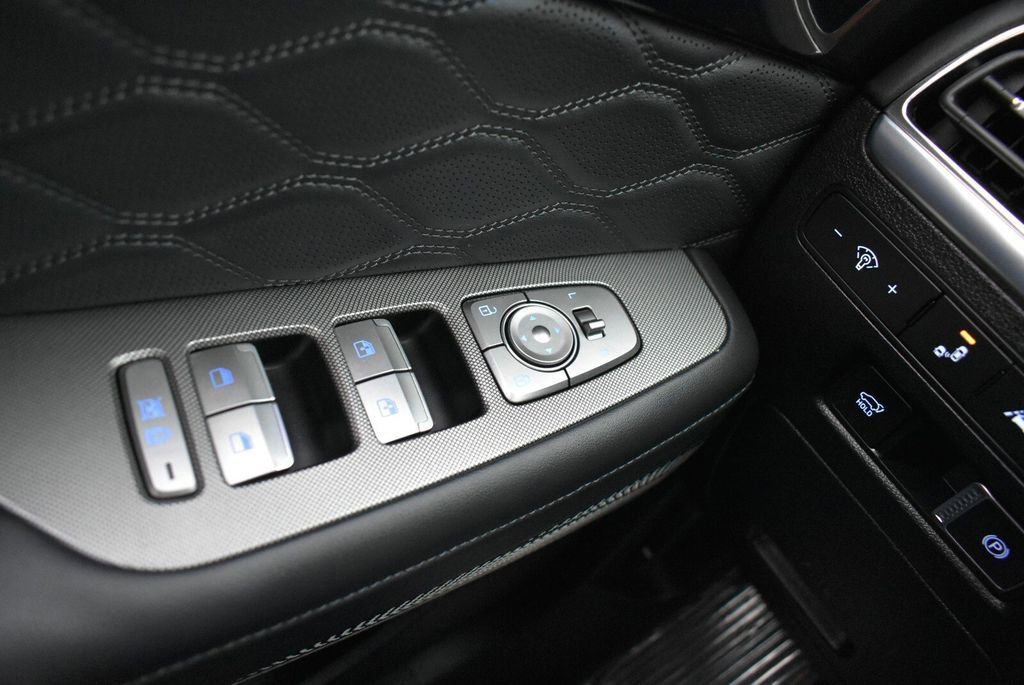 Used 2022 Hyundai Palisade Calligraphy image 23