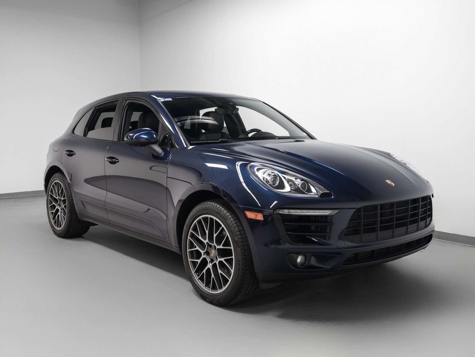 Certified 2018 Porsche Macan Sport Edition AWD/4WD image 10