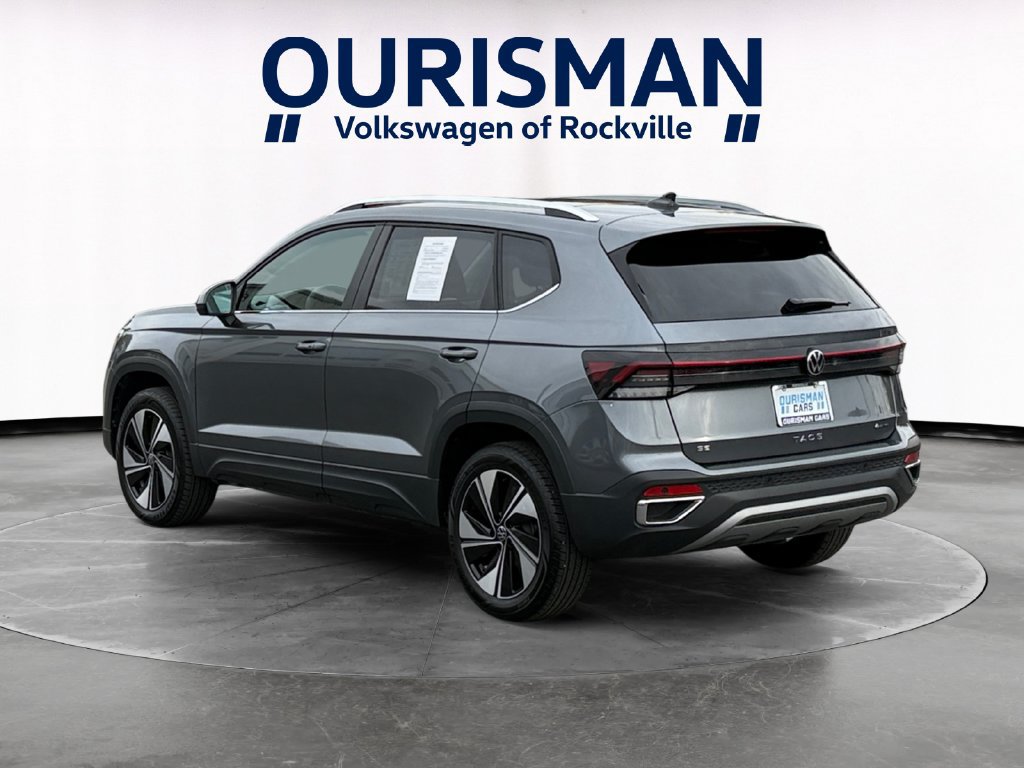 Used 2025 Volkswagen Taos SE w/ Panoramic Sunroof Package AWD/4WD image 4