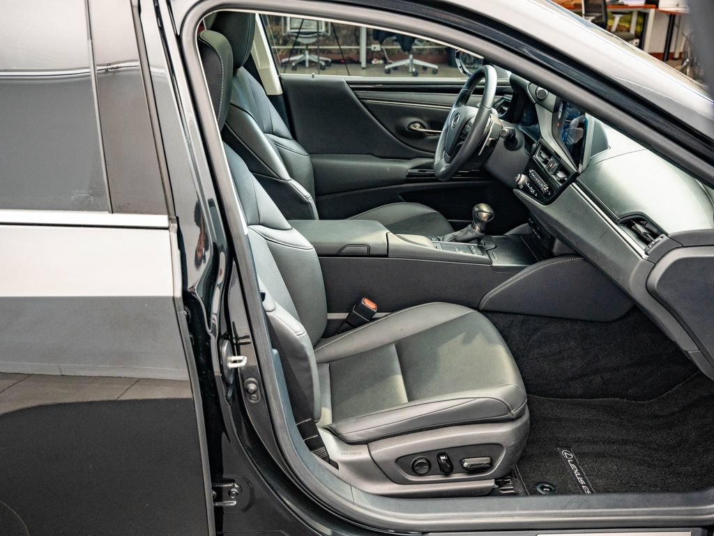 Used 2022 Lexus ES 300h w/ Accessory Package 2 FWD image 22