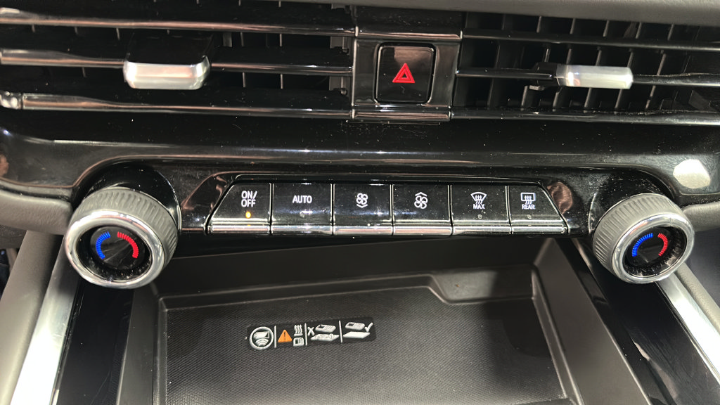 Used 2025 Chevrolet Tahoe Premier AWD/4WD image 19