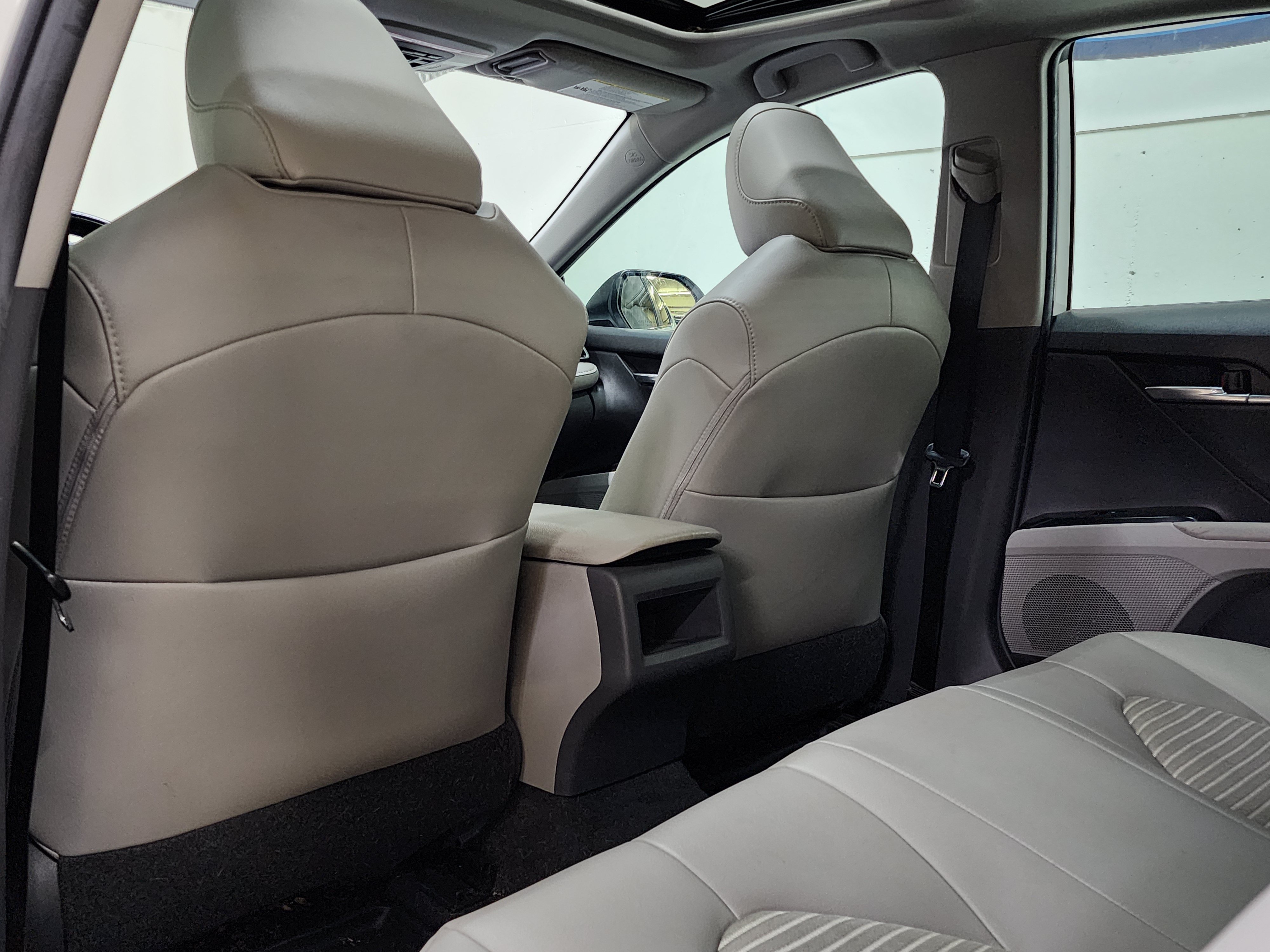 Used 2019 Toyota Camry SE FWD image 12