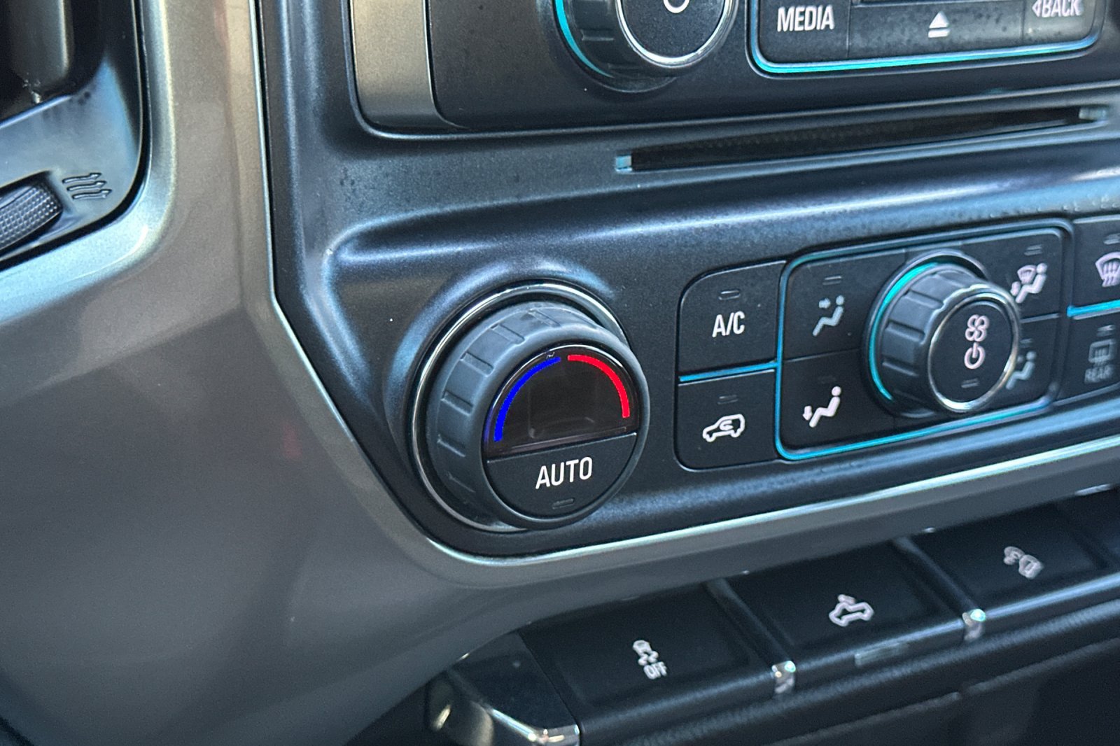 Used 2018 Chevrolet Silverado 1500 LT w/ All Star Edition AWD/4WD image 28